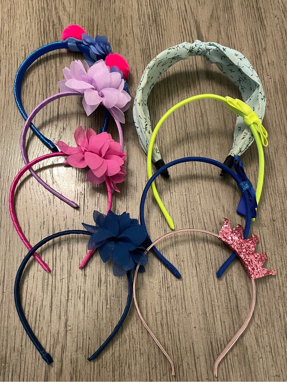 Girlâs headbands, 8 assorted.
